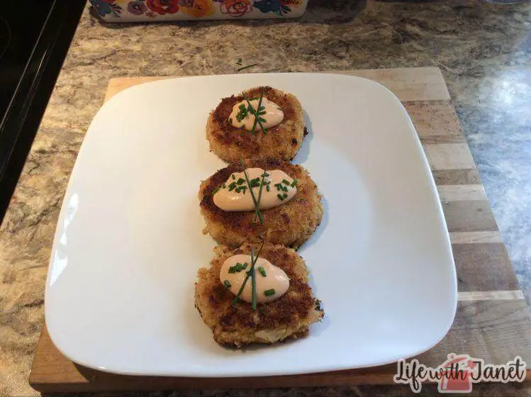 https://lifewithjanet.com/wp-content/uploads/2022/01/crab-cakes-2.jpg