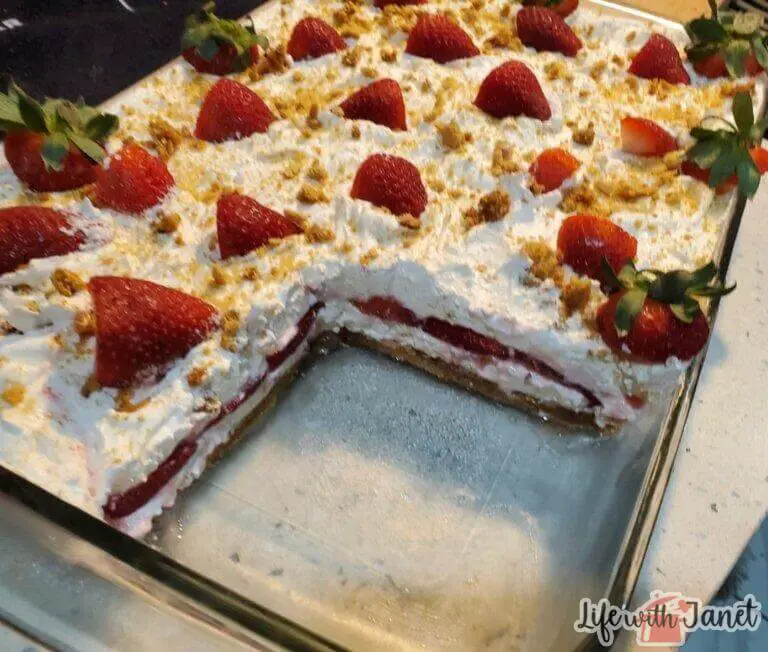 No-bake Strawberry Cheesecake Lasagna